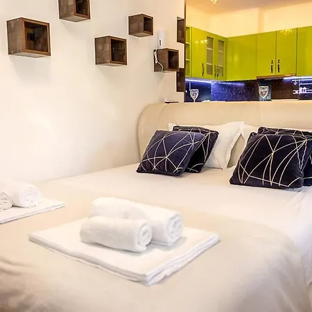 Апартаменти Fully Equipped With Cozy Lounge By Flat Mаnager