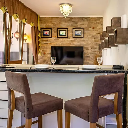 Апартаменти Fully Equipped With Cozy Lounge By Flat Mаnager *